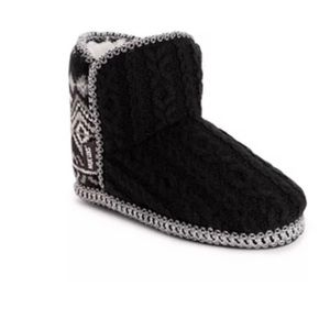 MUK LUKS Womens Bootie Slippers Size 9-10 Black Cozy Cable Knit Sherpa Lined New